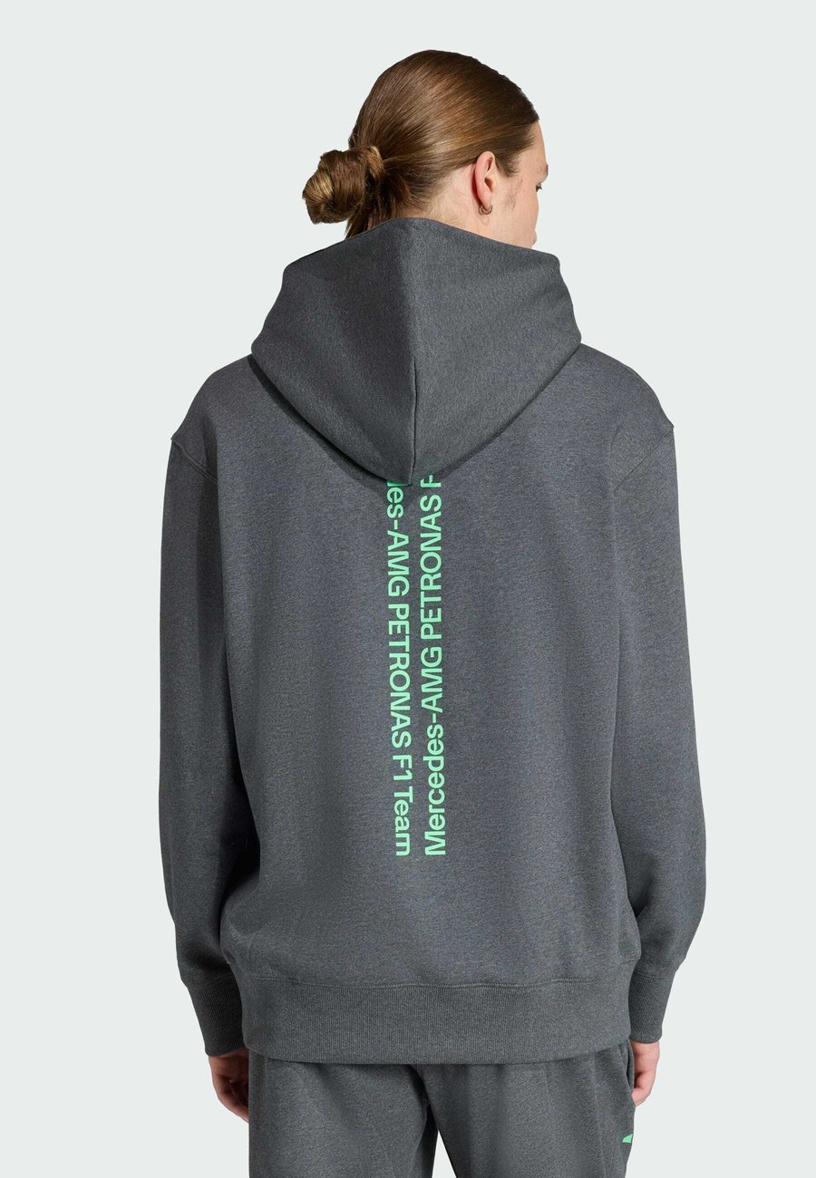 Худи Adidas Originals AMG PETRONAS FORMULA ONE TEAM, Dark Grey Heather/Dark Grey
Худи Adidas Originals AMG PETRONAS FORMULA ONE TEAM, Dark Grey Heather/Dark Grey