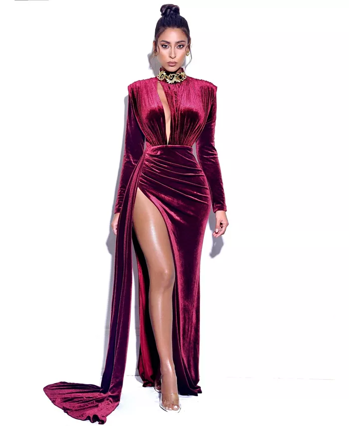 Женское платье Zenaida бордового цвета с ажурными вырезами и высоким разрезом из бархата Miss Circle
Женское платье Zenaida бордового цвета с ажурными вырезами и высоким разрезом из бархата Miss Circle