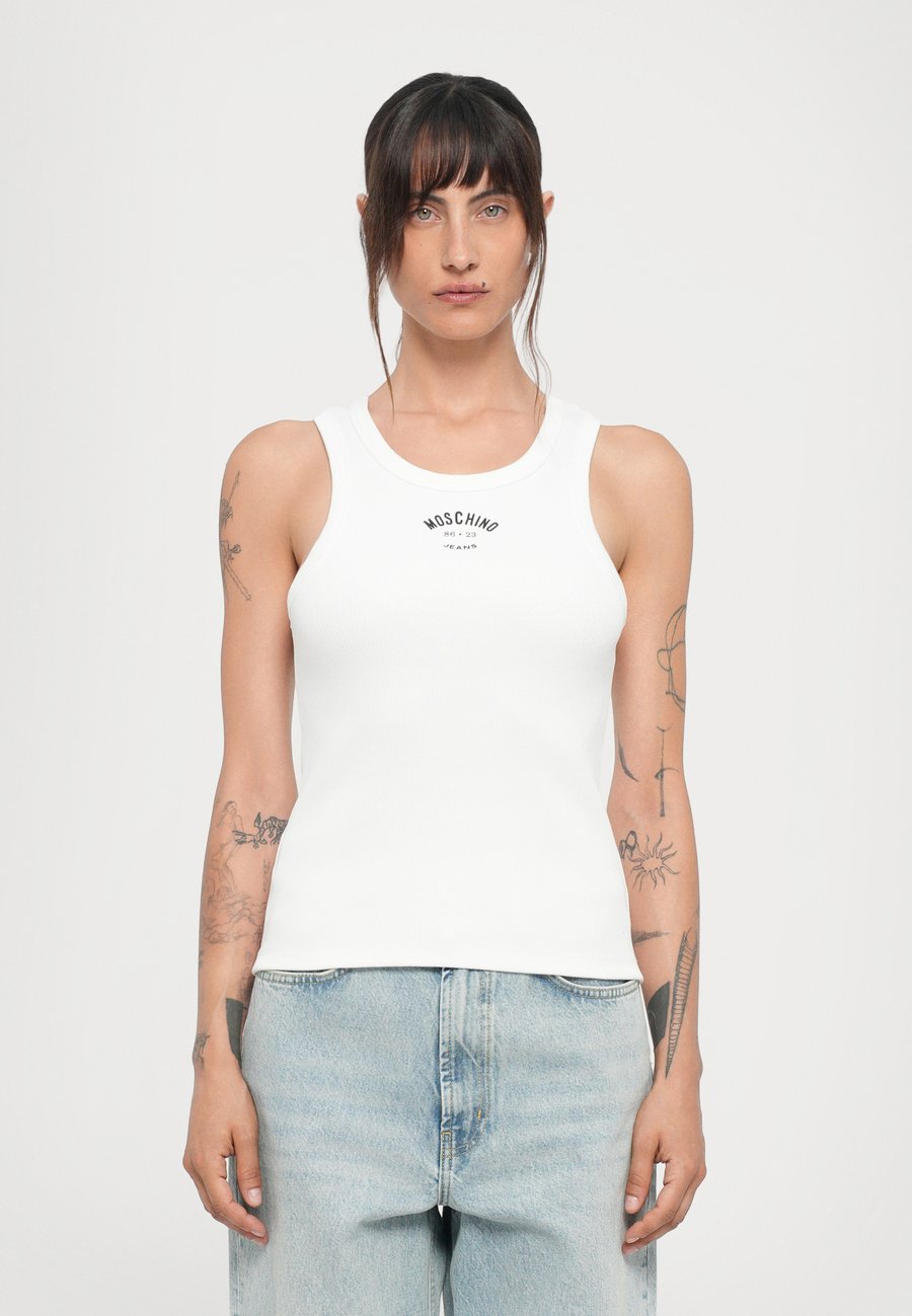 Топ MOSCHINO JEANS Top, White
Топ MOSCHINO JEANS Top, White