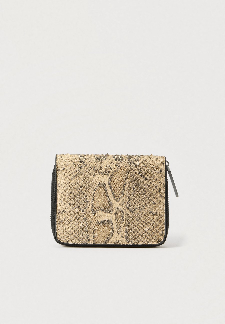 Кошелек AllSaints LENA SNAKE WALLET, Desert White/Off-White
Кошелек AllSaints LENA SNAKE WALLET, Desert White/Off-White