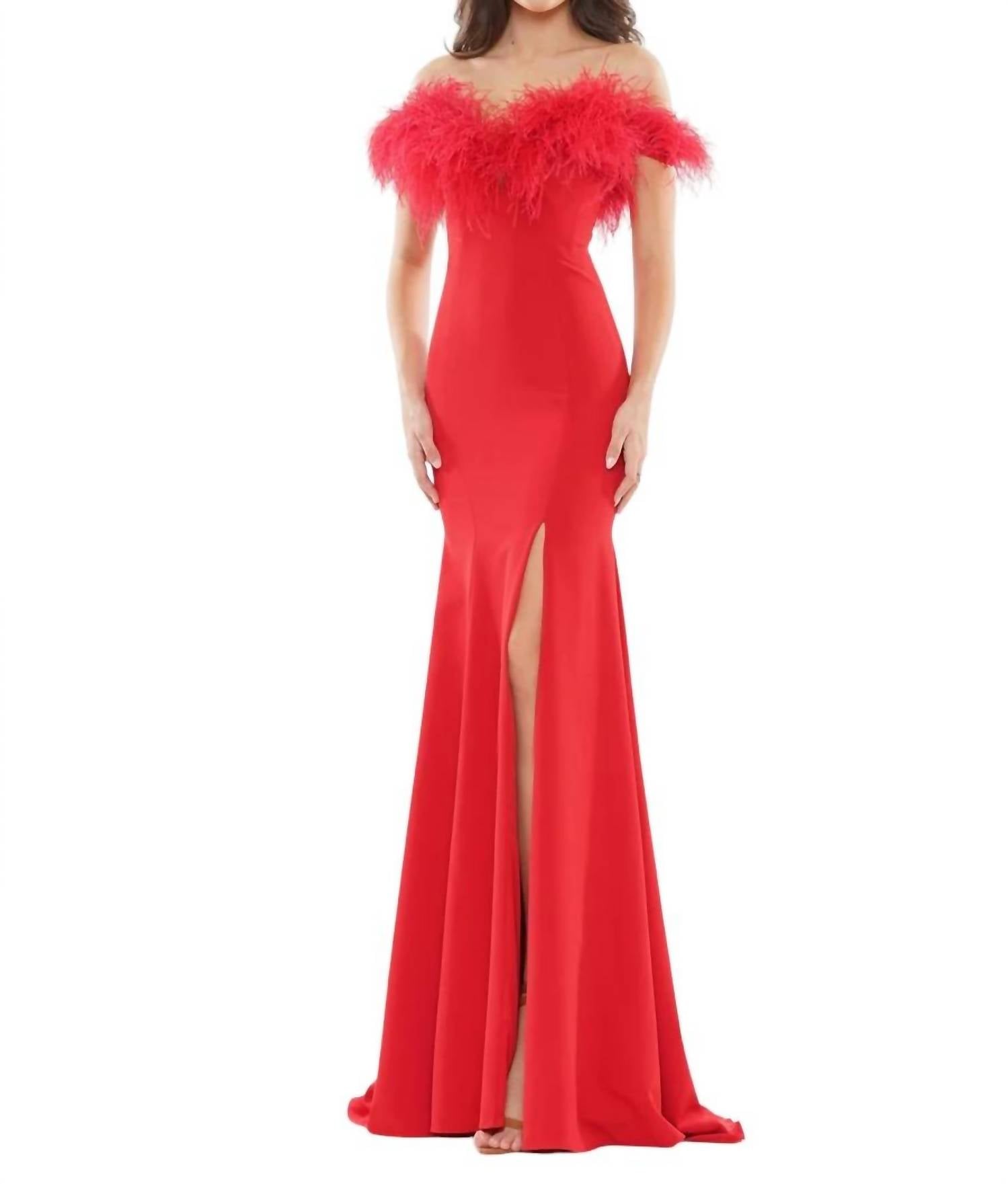 Красное платье с перьями и высоким разрезом COLORS DRESS 
Красное платье с перьями и высоким разрезом COLORS DRESS