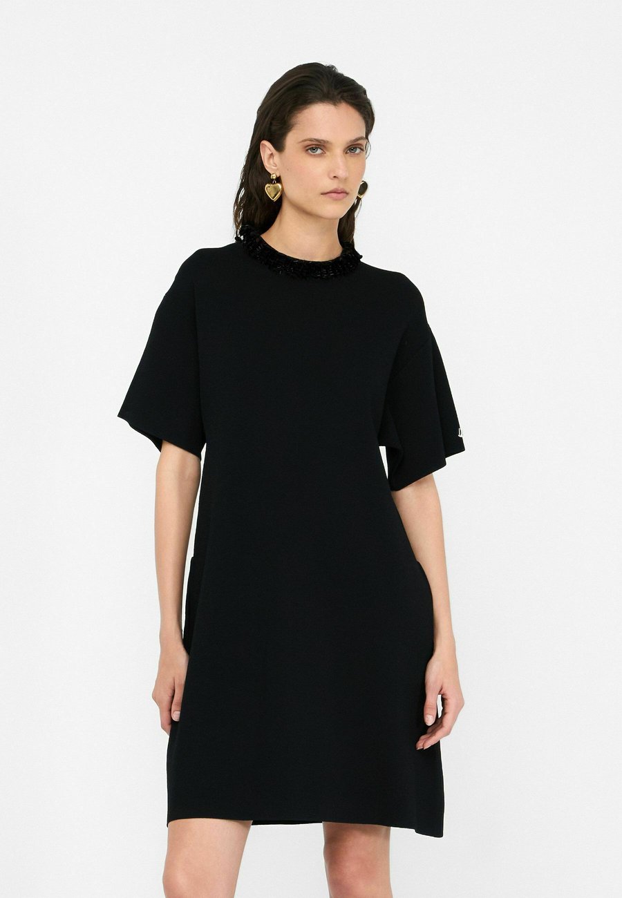 Платье LIU JO WITH SEQUINS, Black
Платье LIU JO WITH SEQUINS, Black