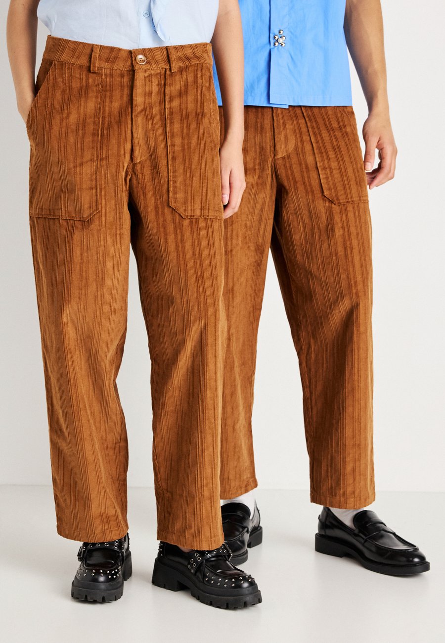 Брюки Sister Jane CAMERON TROUSERS UNISEX, Brown
Брюки Sister Jane CAMERON TROUSERS UNISEX, Brown