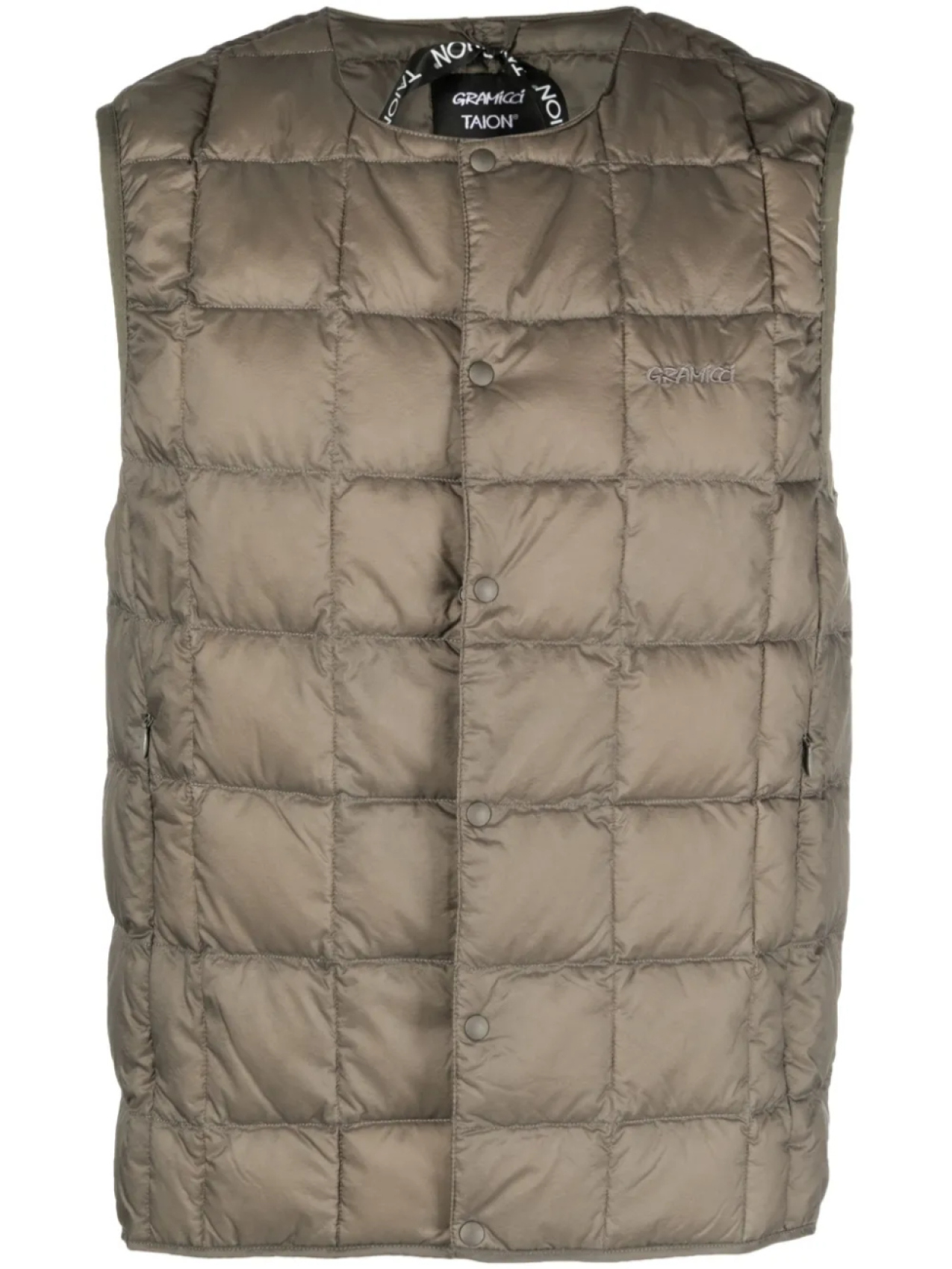 Gramicci дутый жилет с вышитым логотипом, серый
Gramicci дутый жилет с вышитым логотипом, серый