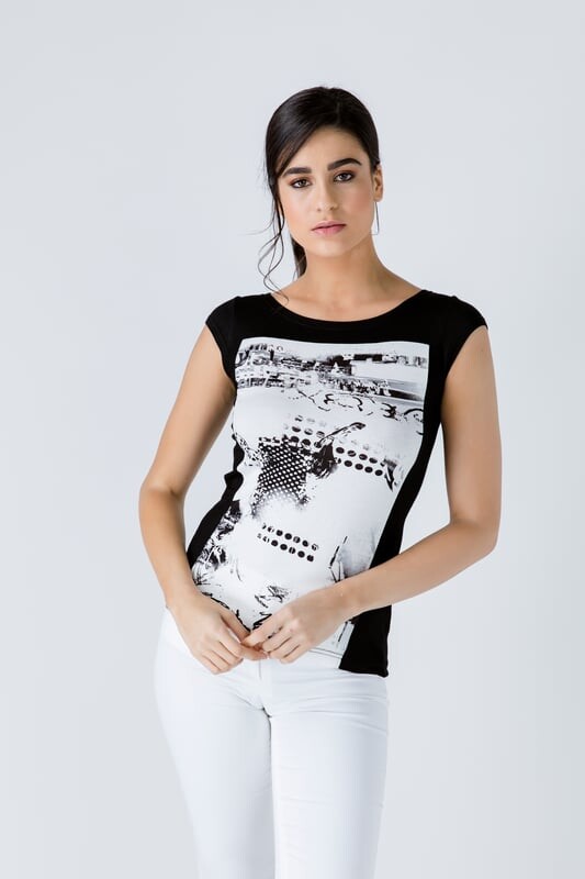 Топ с короткими рукавами и принтом Conquista, черный
Топ с короткими рукавами и принтом Conquista, черный