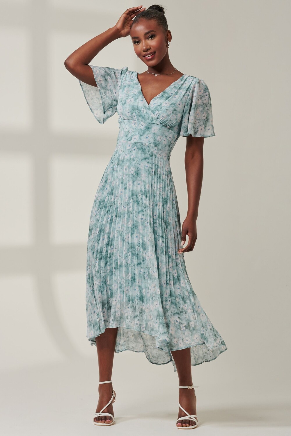 Платье макси Chelsea из плиссированного шифона с глубоким подолом Jolie Moi, синий
Платье макси Chelsea из плиссированного шифона с глубоким подолом Jolie Moi, синий