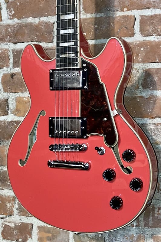 Электрогитара D'Angelico Premier Mini DC 2020 Fiesta Red, Sweet Guitar, Help Out Small Biz, Buy Here!
Электрогитара D'Angelico Premier Mini DC 2020 Fiesta Red, Sweet Guitar, Help Out Small Biz, Buy Here!