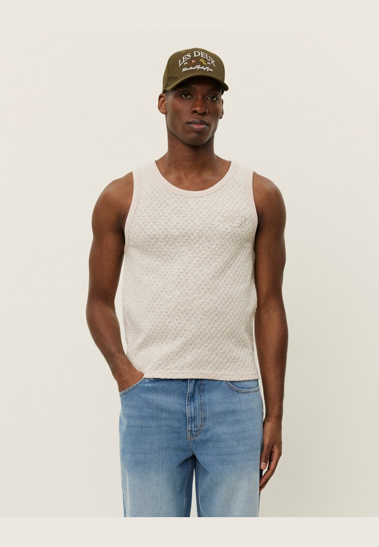 Майка BRUCE Les Deux, кремовый
Майка BRUCE Les Deux, кремовый