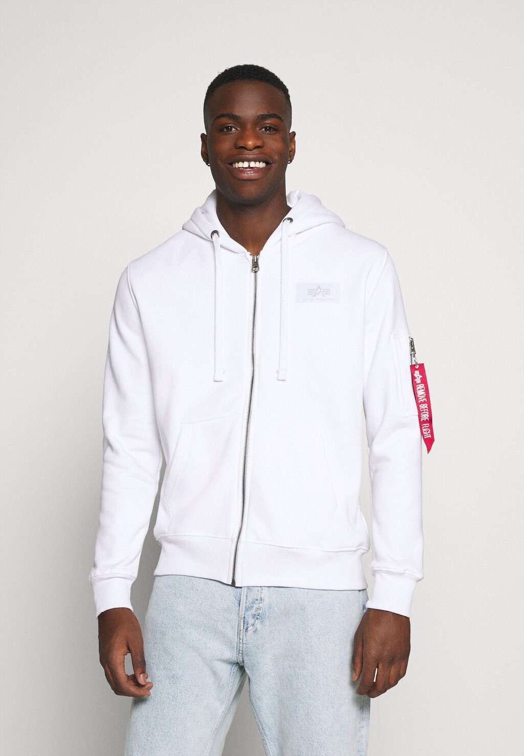 Толстовка ZIP HOODY Alpha Industries, цвет white
Толстовка ZIP HOODY Alpha Industries, цвет white