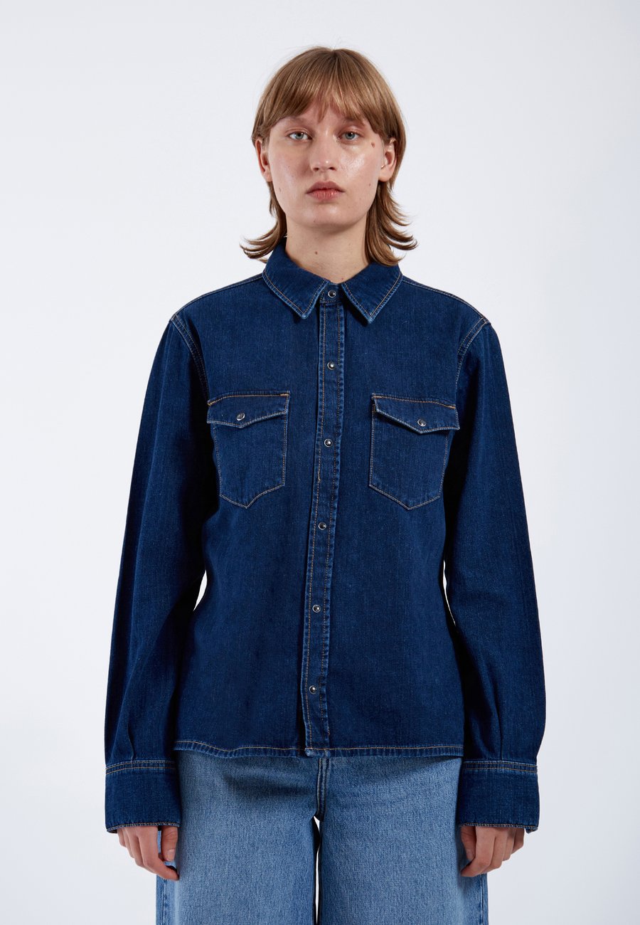 Блуза Dr.Denim SUKIE, Dark Retro/Dark-Blue Denim
Блуза Dr.Denim SUKIE, Dark Retro/Dark-Blue Denim