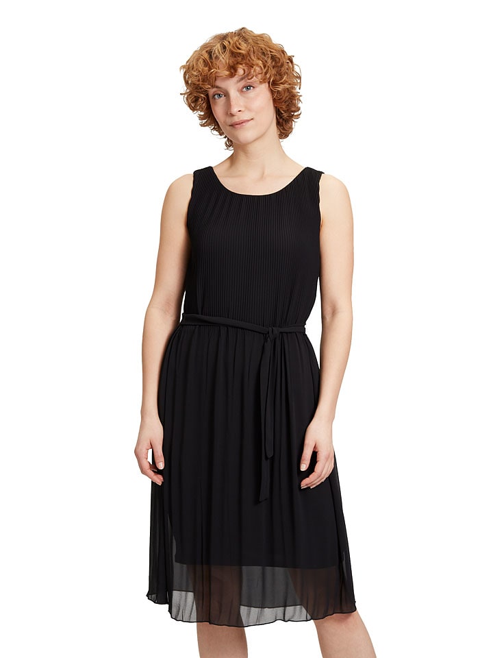 Платье до колена CARTOON, черный
Платье до колена CARTOON, черный