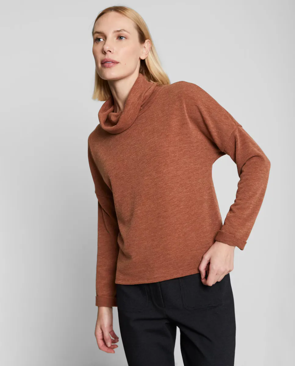 Женский свитер с высоким воротником и длинными рукавами Trucco, оранжевый
Женский свитер с высоким воротником и длинными рукавами Trucco, оранжевый