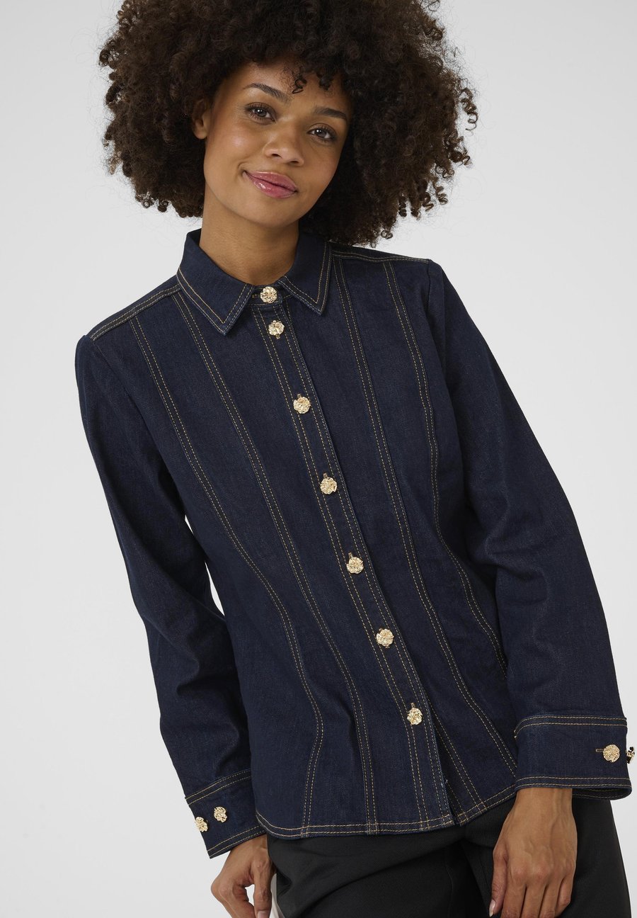 Блуза Culture CUBOBBIE DENIM, Rinse Wash/Dark-Blue Denim
Блуза Culture CUBOBBIE DENIM, Rinse Wash/Dark-Blue Denim