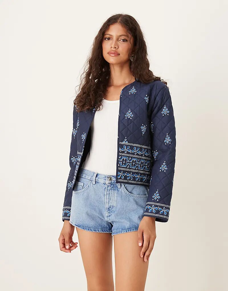 Легкая стеганая куртка JDY с темно-синим принтом, Синий, Легкая стеганая куртка JDY с темно-синим принтом
Легкая стеганая куртка JDY с темно-синим принтом, Синий, Легкая стеганая куртка JDY с темно-синим принтом