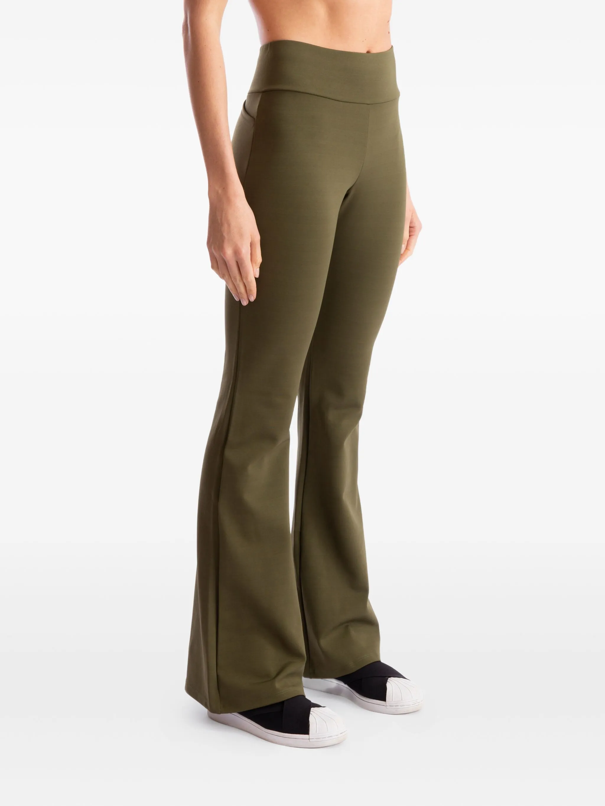 Расклешенные брюки Tarine Lygia & Nanny, зеленый
Расклешенные брюки Tarine Lygia & Nanny, зеленый