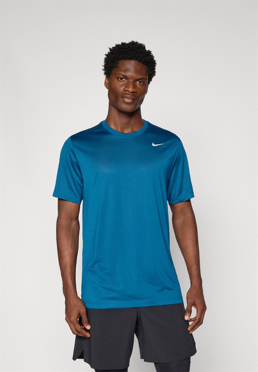 Футболка Nike Performance TEE RESET, Blue Force/Matte Silver-Coloured/Blue
Футболка Nike Performance TEE RESET, Blue Force/Matte Silver-Coloured/Blue