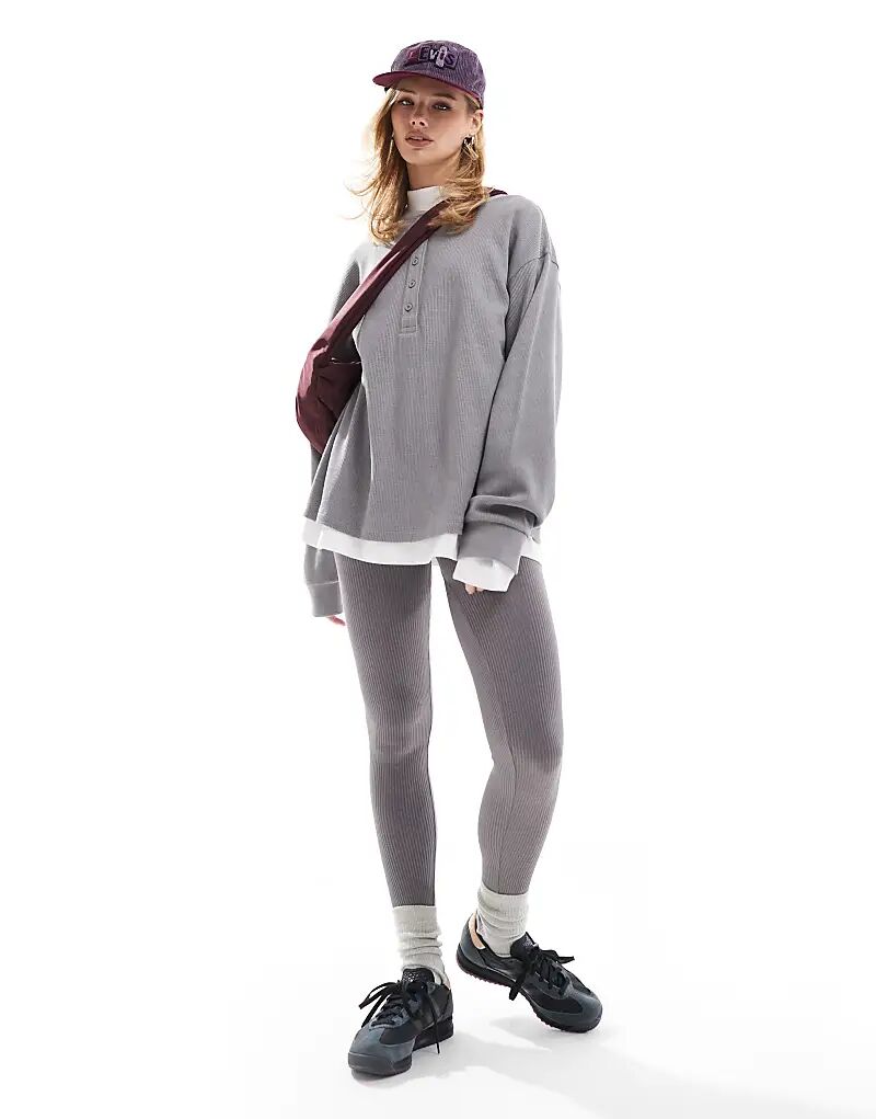 Бесшовные ребристые леггинсы угольного цвета Stradivarius
Бесшовные ребристые леггинсы угольного цвета Stradivarius