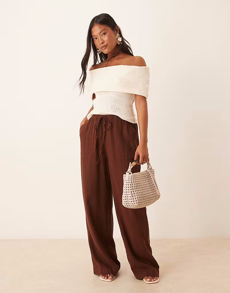 Брюки прямого кроя Nobody's Child Petite Shona коричневого цвета
Брюки прямого кроя Nobody's Child Petite Shona коричневого цвета