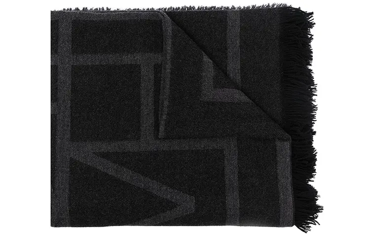 TOTEME Большой шарф с монограммой, Black
TOTEME Большой шарф с монограммой, Black