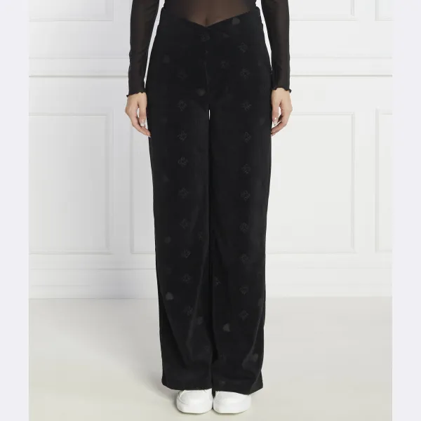 Расклешенные спортивные брюки Navalia Hugo, черный
Расклешенные спортивные брюки Navalia Hugo, черный