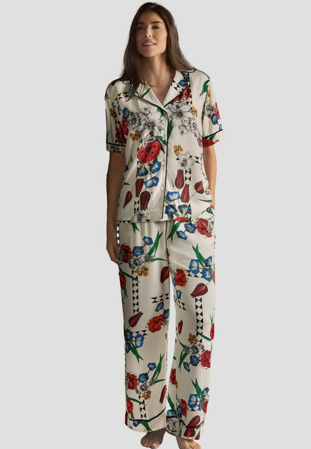 Пижамный комплект REGULAR FIT - BUTTON THROUGH SET - Pyjamas B by Ted Baker, белый
Пижамный комплект REGULAR FIT - BUTTON THROUGH SET - Pyjamas B by Ted Baker, белый