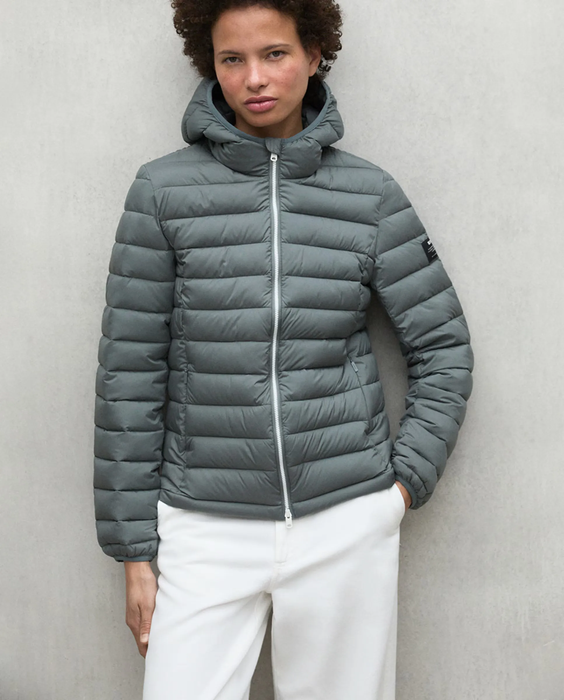 Женская стеганая куртка на молнии с боковыми карманами Ecoalf, серый
Женская стеганая куртка на молнии с боковыми карманами Ecoalf, серый