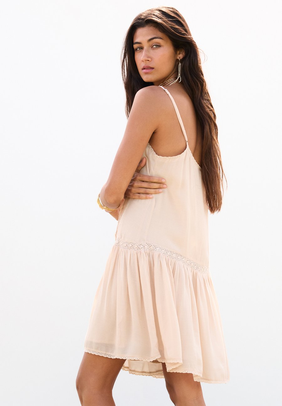 Платье PULL&BEAR Day dress, Pink
Платье PULL&BEAR Day dress, Pink