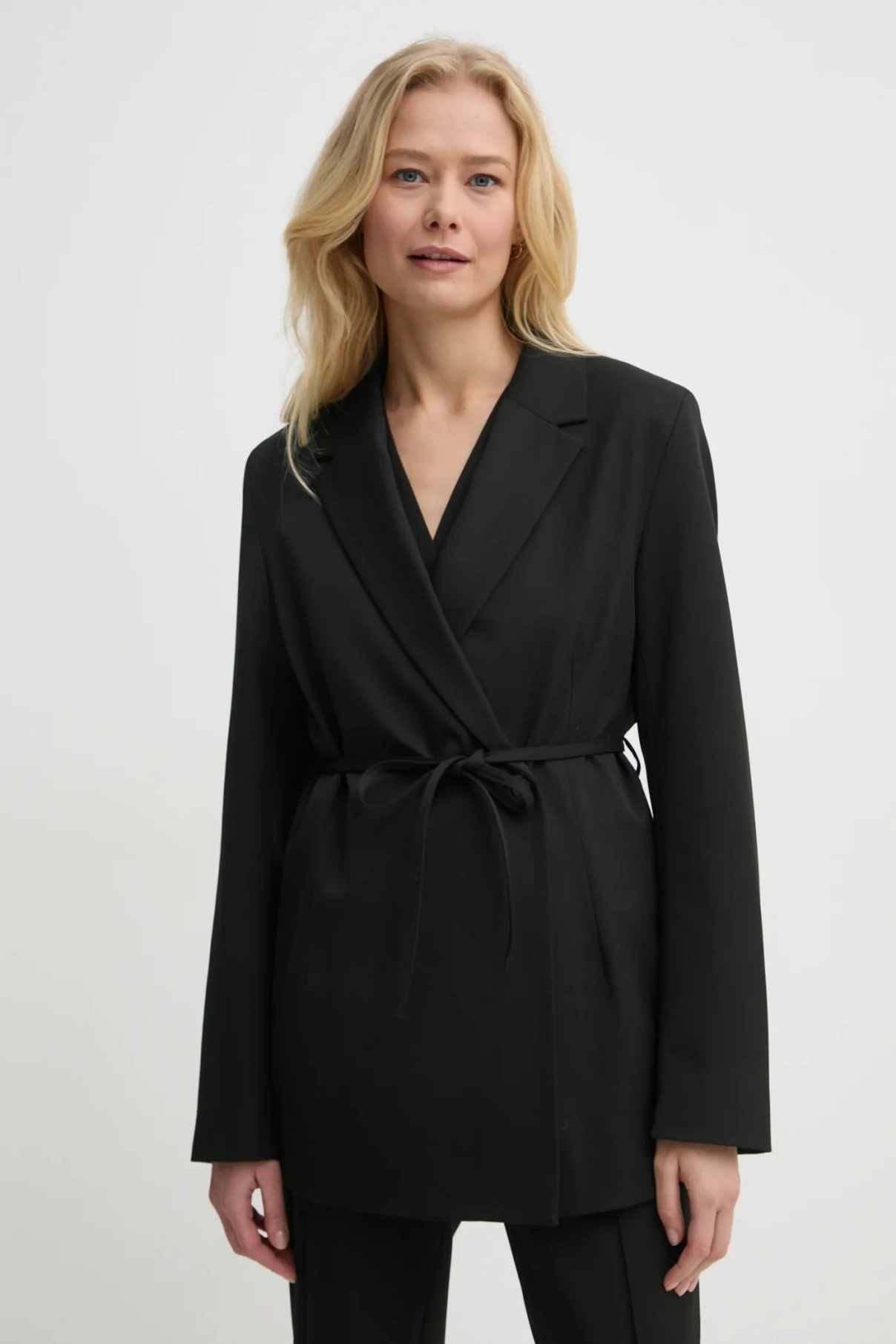 Блейзер Samsoe Samsoe, черный
Блейзер Samsoe Samsoe, черный