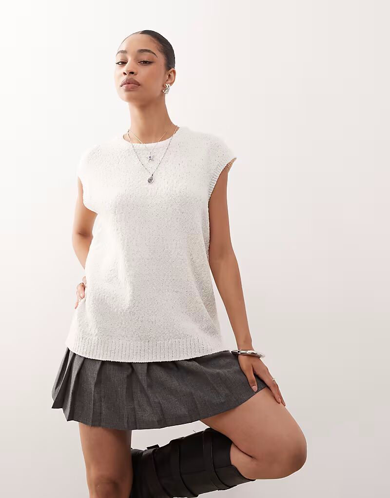 Вязаный топ в оттенке белого Weekday
Вязаный топ в оттенке белого Weekday