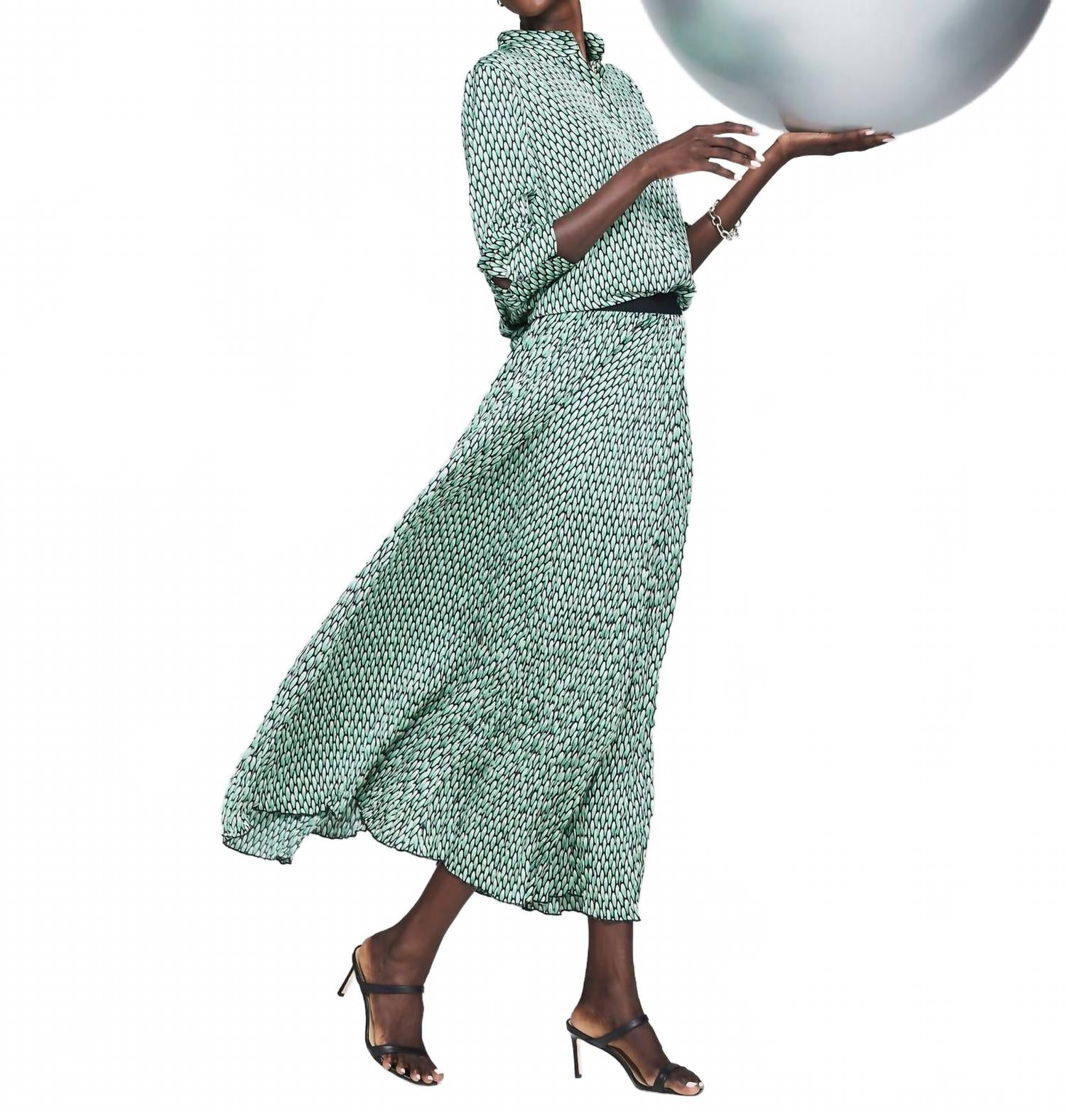 Абстрактная юбка в зеленом мульти Nic + Zoe
Абстрактная юбка в зеленом мульти Nic + Zoe