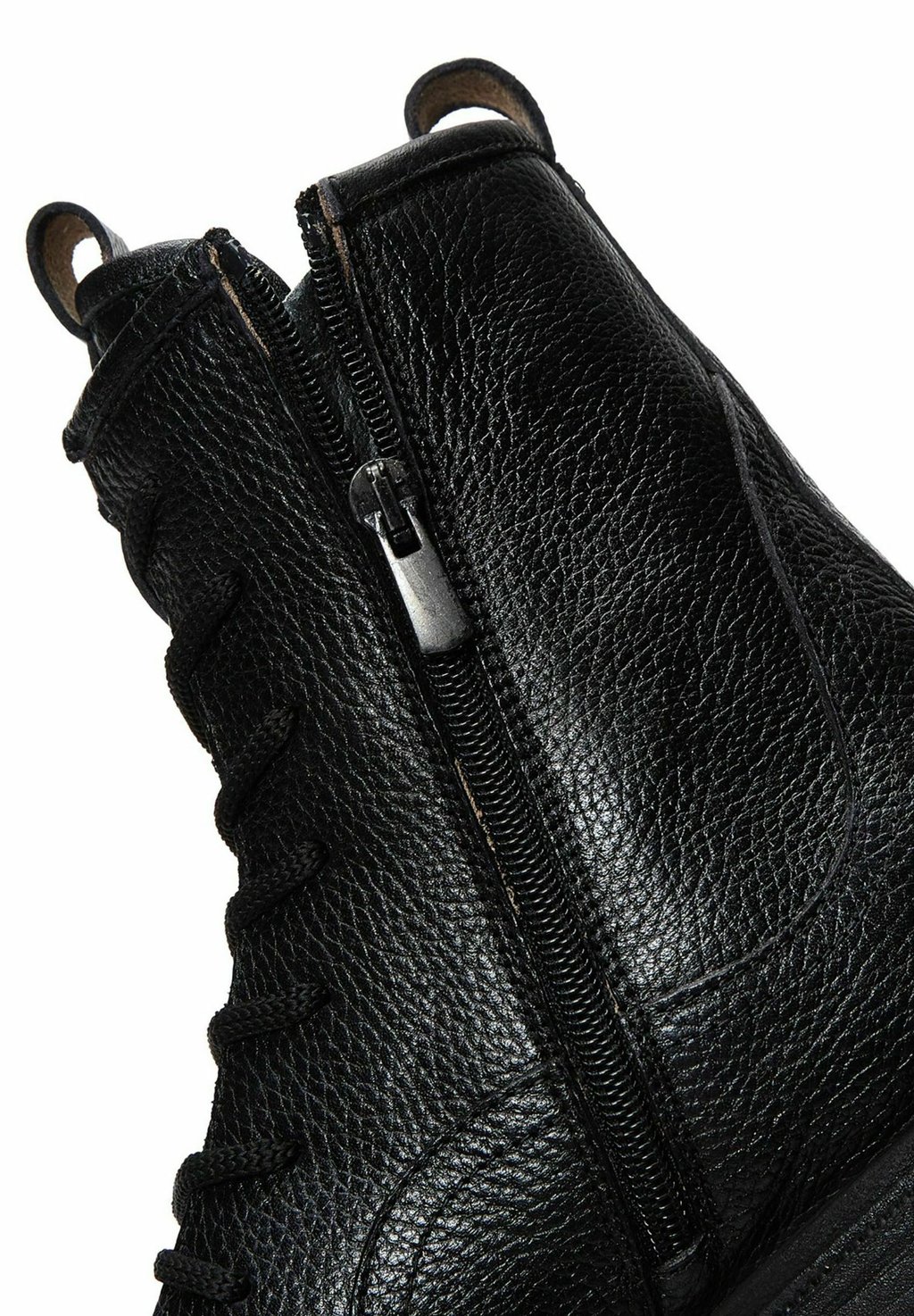 Ботильоны на шнуровке Derimod, черный
Ботильоны на шнуровке Derimod, черный