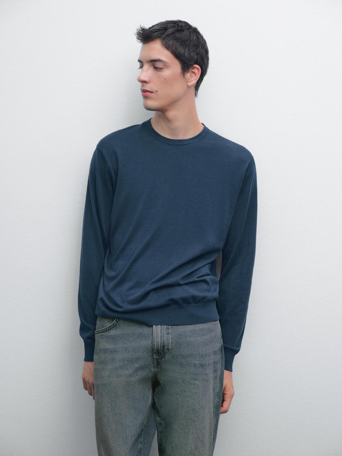 Свитер из смеси хлопка и шелка Massimo Dutti, синий
Свитер из смеси хлопка и шелка Massimo Dutti, синий