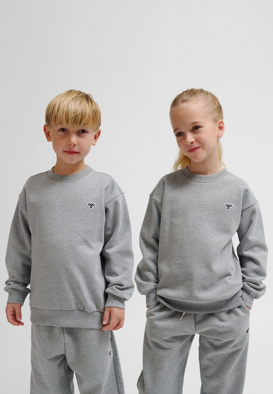 Толстовка Hummel CREWNECK , Grey Melange/Grey
Толстовка Hummel CREWNECK , Grey Melange/Grey