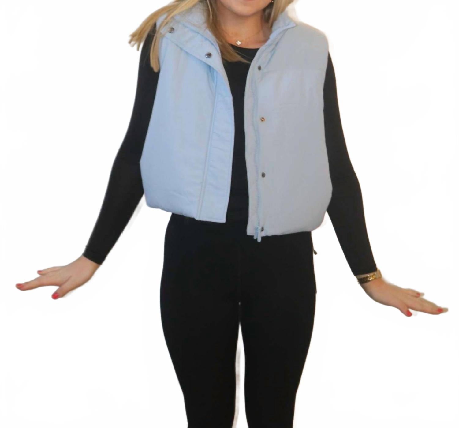 Жилет Bri на пуговицах нежно-голубого цвета Kimberly C
Жилет Bri на пуговицах нежно-голубого цвета Kimberly C