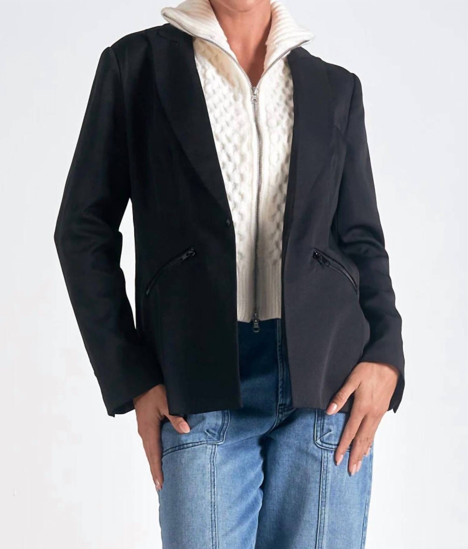 Куртка Amber черного цвета с оттенком белого ELAN
Куртка Amber черного цвета с оттенком белого ELAN