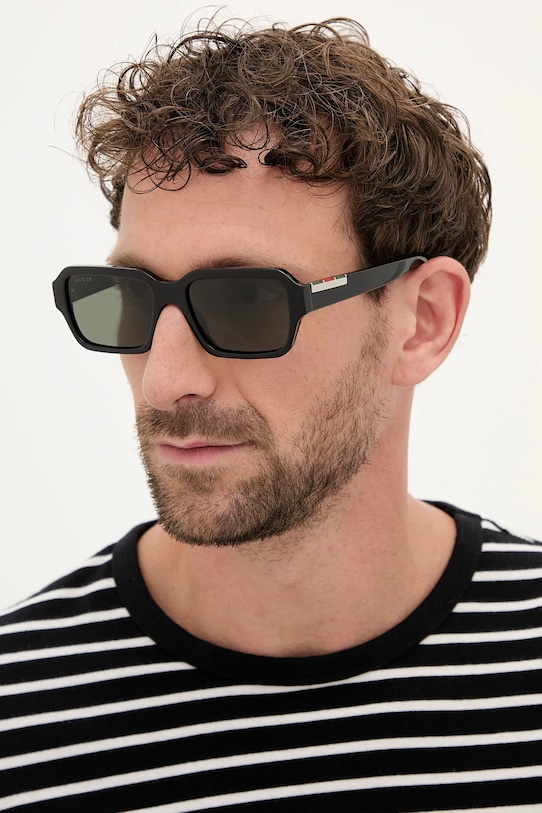 Солнцезащитные очки Gucci, черный
Солнцезащитные очки Gucci, черный