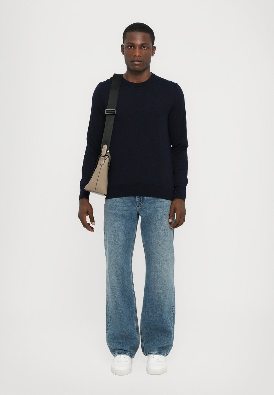 Сумка кросс-боди Michael Kors Cross body bag, Birch/Off-White
Сумка кросс-боди Michael Kors Cross body bag, Birch/Off-White