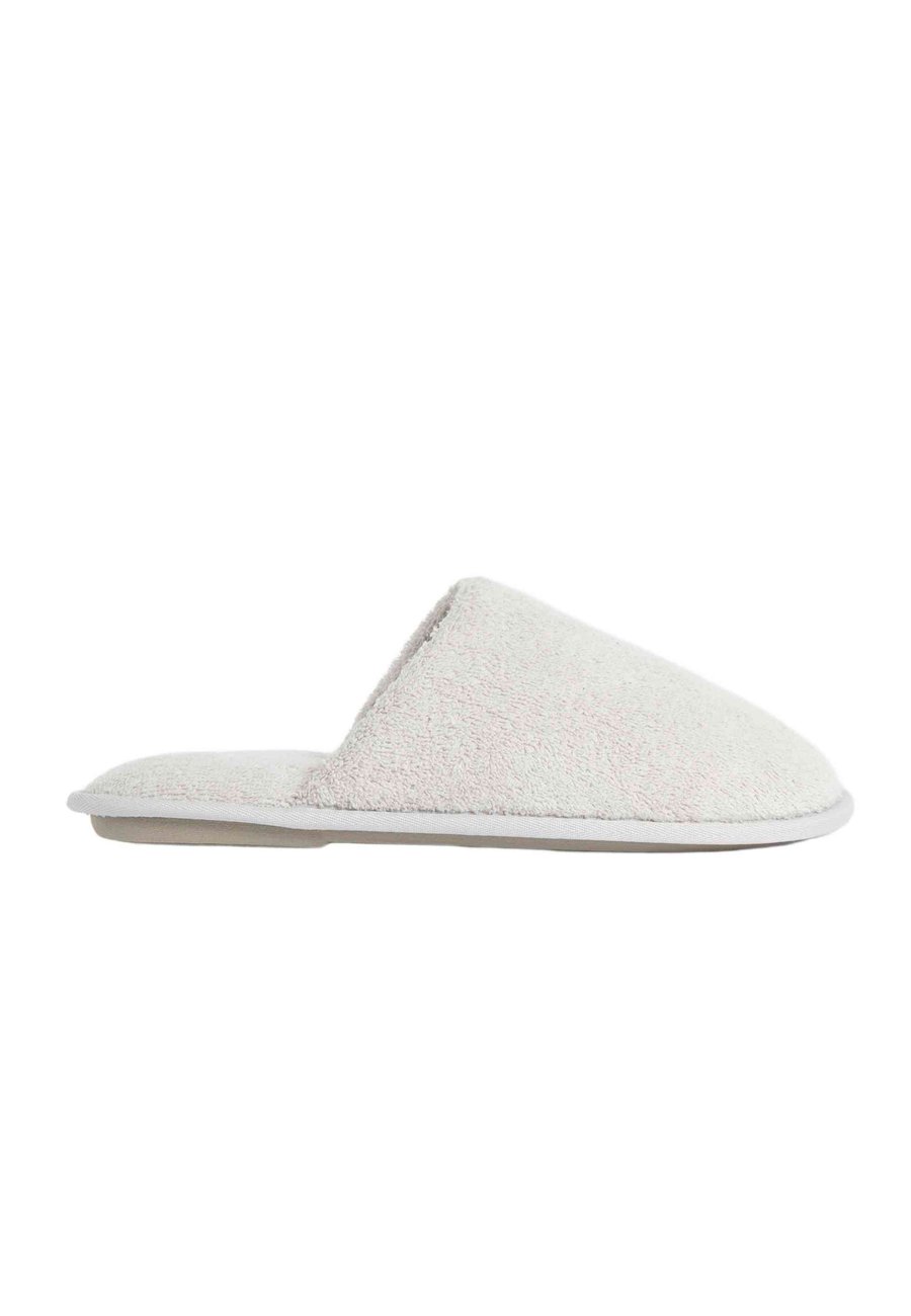 Тапочки Marks & Spencer Slippers, Light Grey
Тапочки Marks & Spencer Slippers, Light Grey