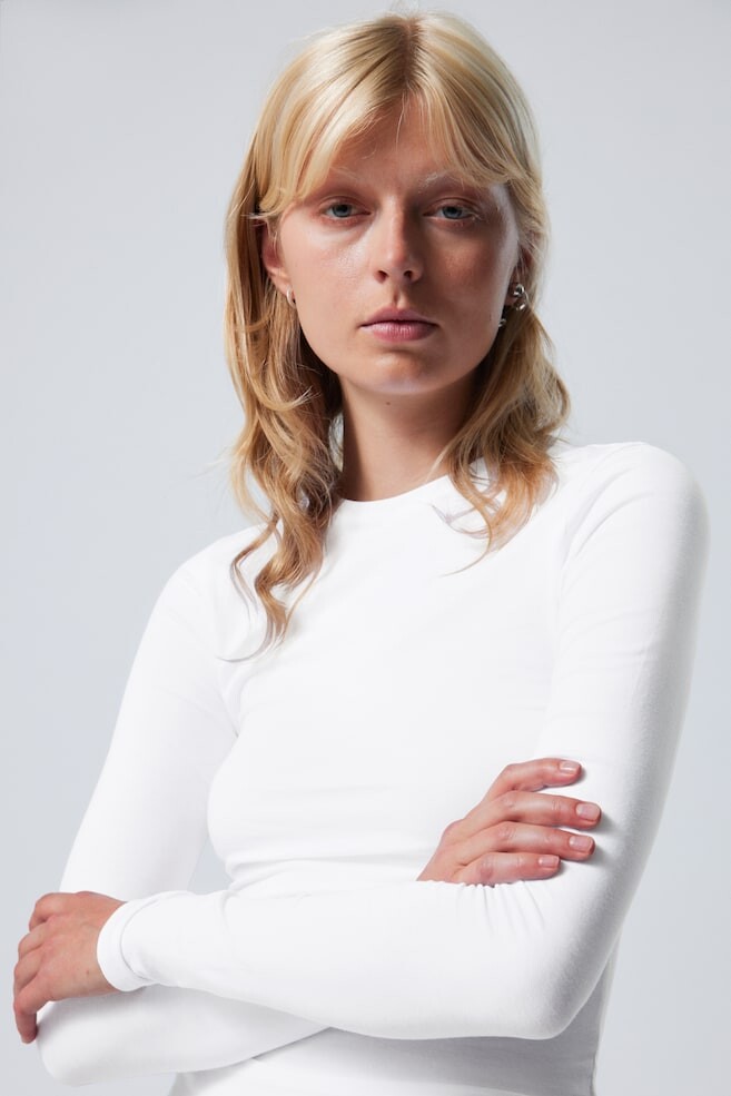 Узкий топ с длинными рукавами Weekday, белый
Узкий топ с длинными рукавами Weekday, белый