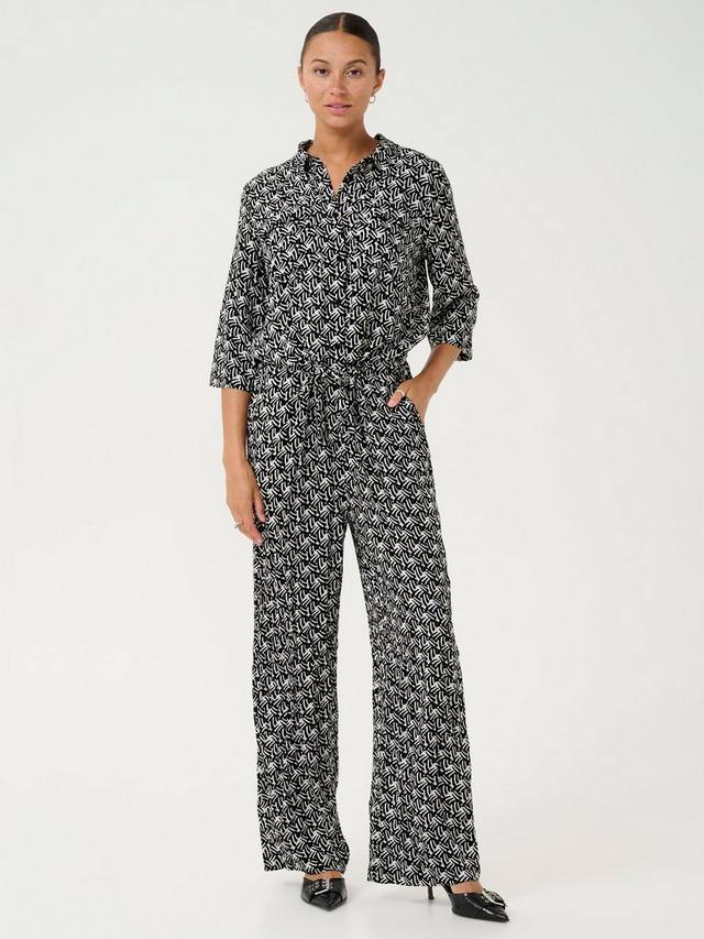 Абстрактный комбинезон sanne KAFFE, черный/разноцветный
Абстрактный комбинезон sanne KAFFE, черный/разноцветный