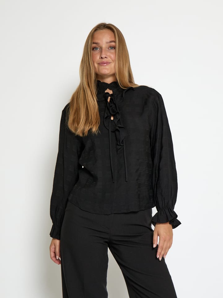 Блузка черного цвета minus
Блузка черного цвета minus