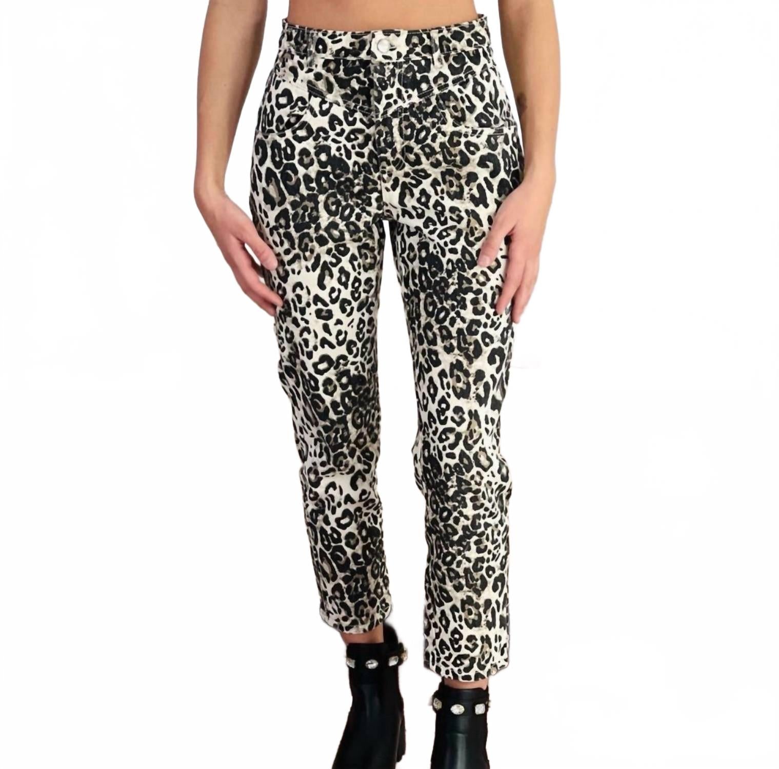 Джинсы Wild At Heart в кремово-черном леопардовом принте LE LIS
Джинсы Wild At Heart в кремово-черном леопардовом принте LE LIS