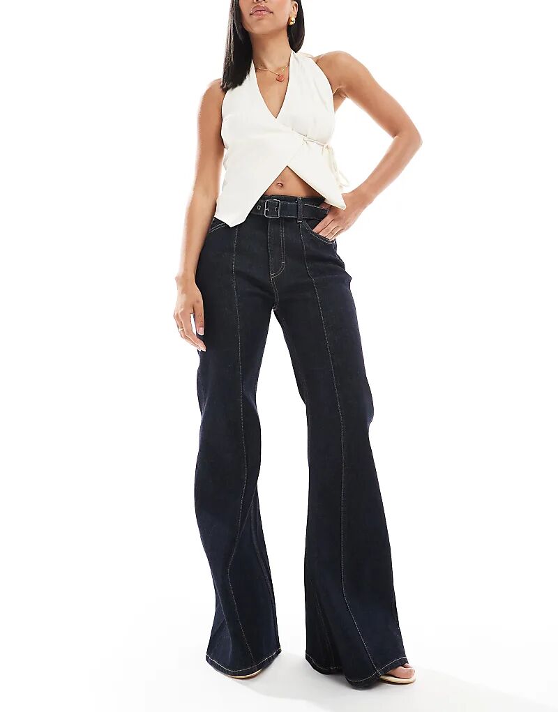 Джинсы-клеш Cotton On Sienna с высокой талией в цвете «затвор-синие»
Джинсы-клеш Cotton On Sienna с высокой талией в цвете «затвор-синие»