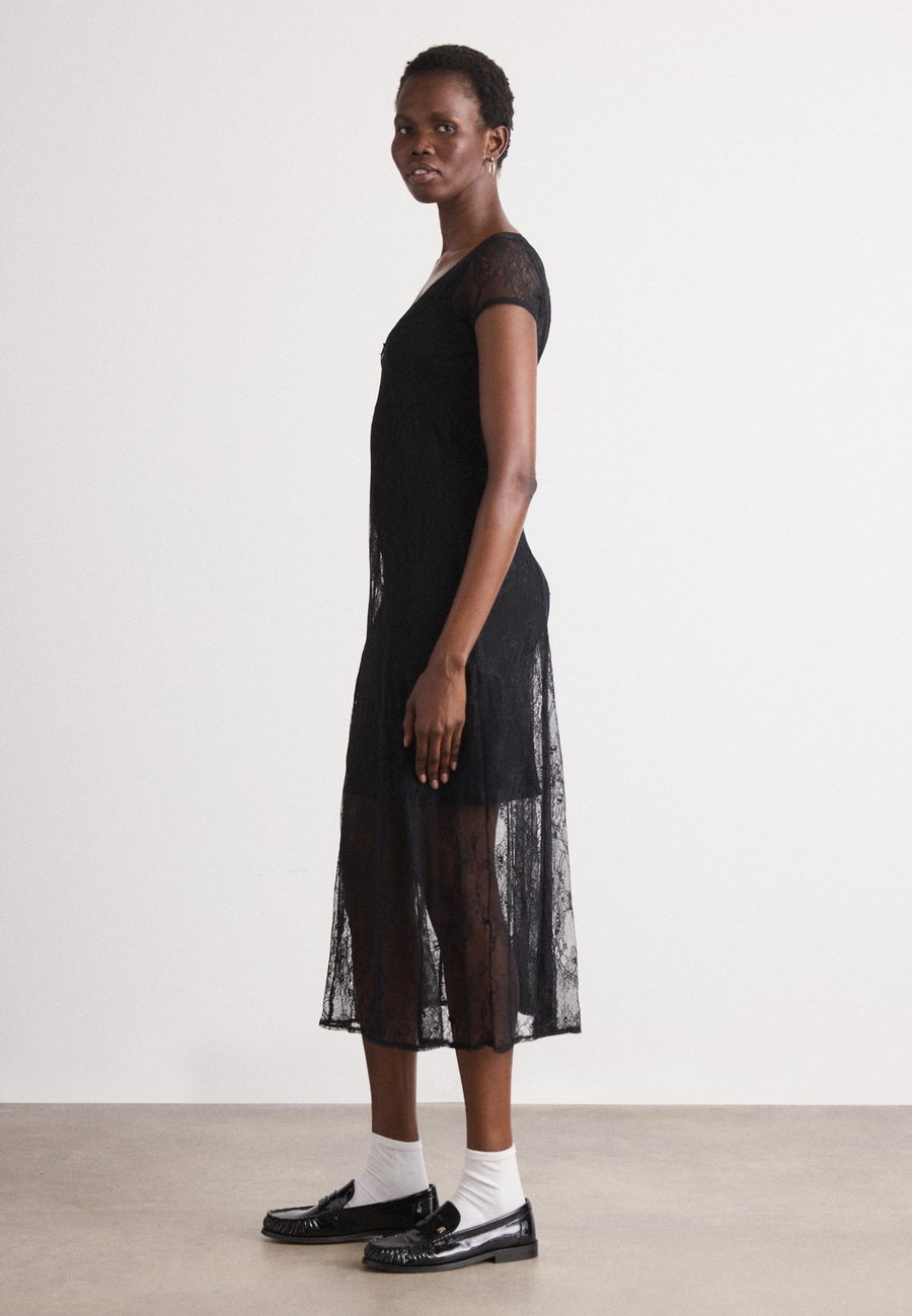 Платье Tommy Jeans MAXI DRESS, Black
Платье Tommy Jeans MAXI DRESS, Black