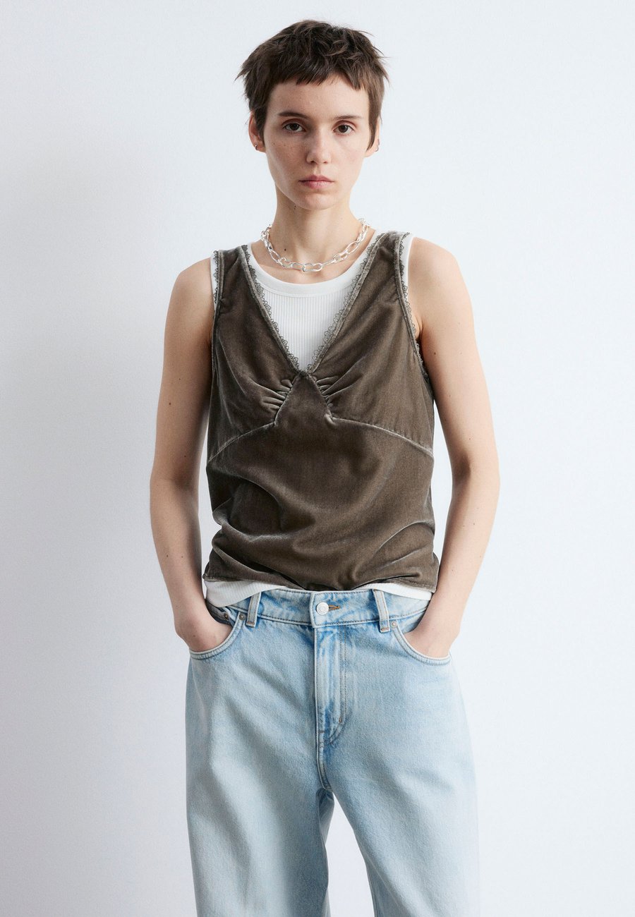 Топ & other stories CAMISOLE, Mole/Dark Brown
Топ & other stories CAMISOLE, Mole/Dark Brown