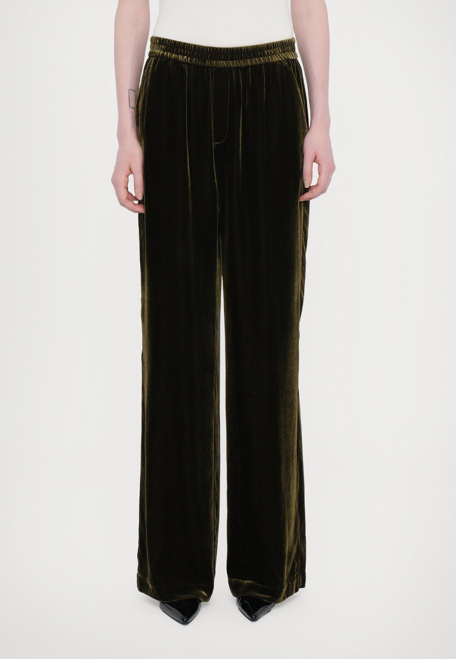 Брюки CLOSED WINONA, Marsh Green/Khaki
Брюки CLOSED WINONA, Marsh Green/Khaki