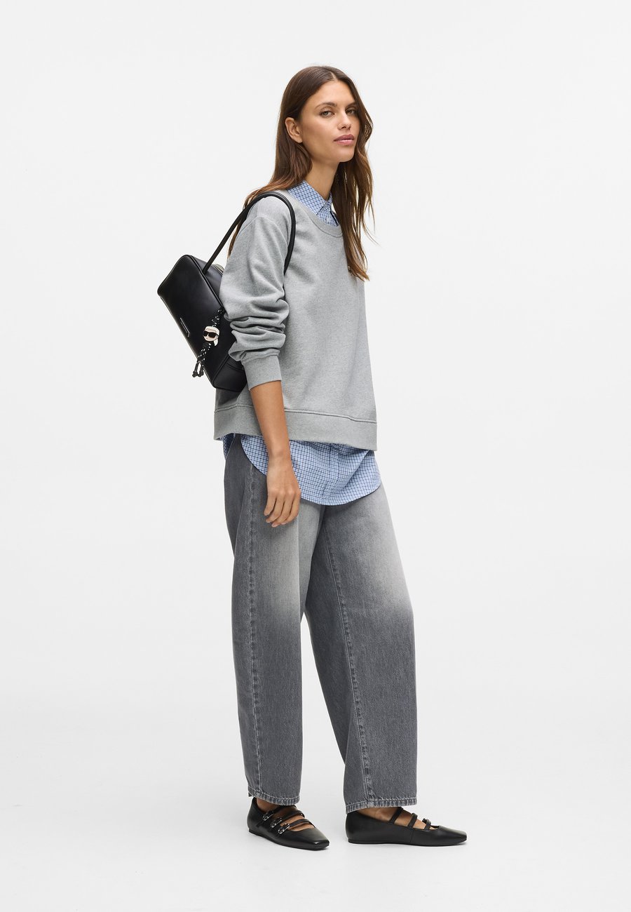 Сумка KARL LAGERFELD IKON SMOOTH SHOULDER BAG, Black
Сумка KARL LAGERFELD IKON SMOOTH SHOULDER BAG, Black