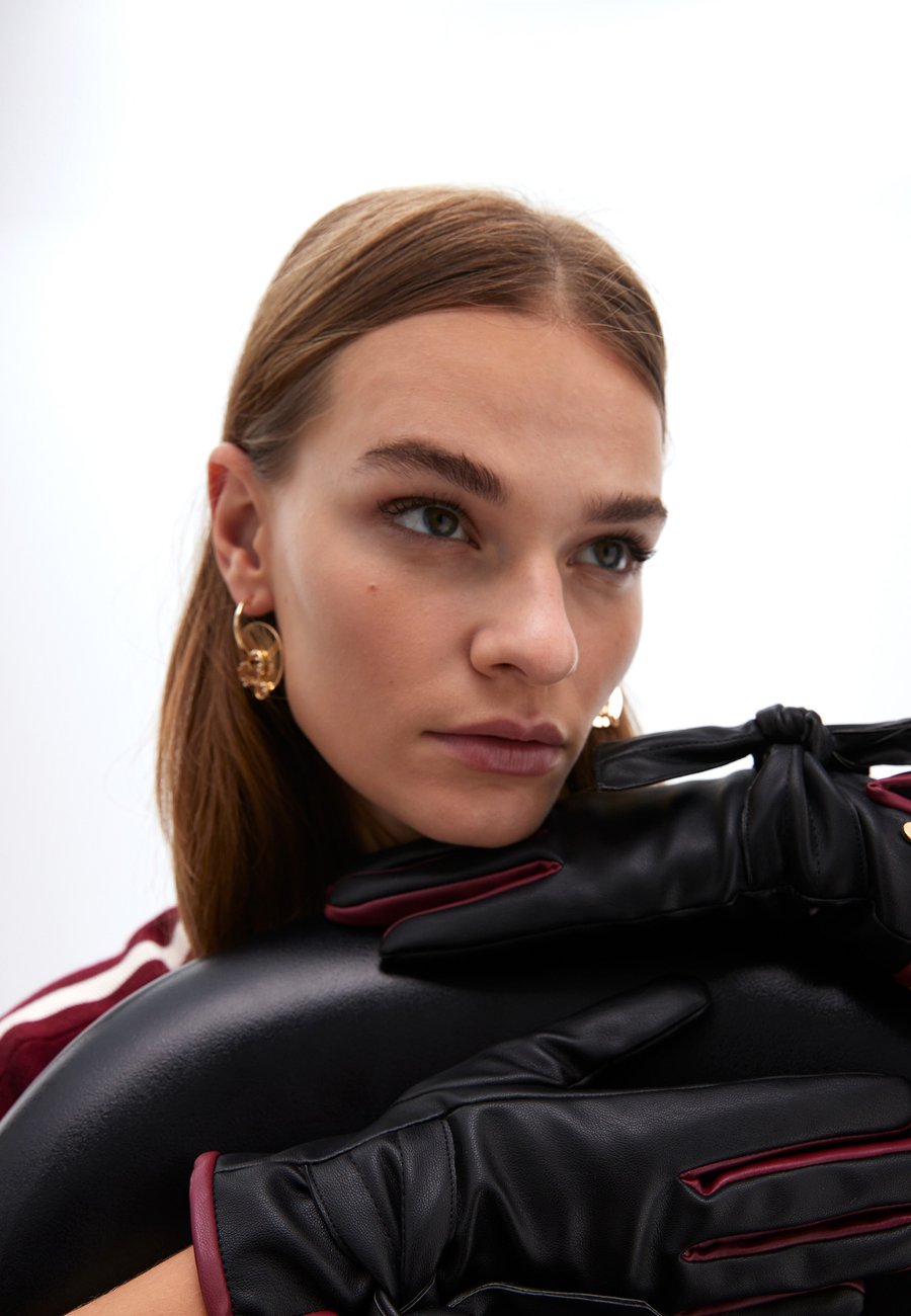 Перчатки LOLA CASADEMUNT Gloves, Black
Перчатки LOLA CASADEMUNT Gloves, Black