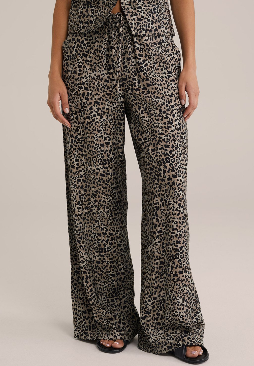 Спортивные штаны WE Fashion, светло-коричневый
Спортивные штаны WE Fashion, светло-коричневый