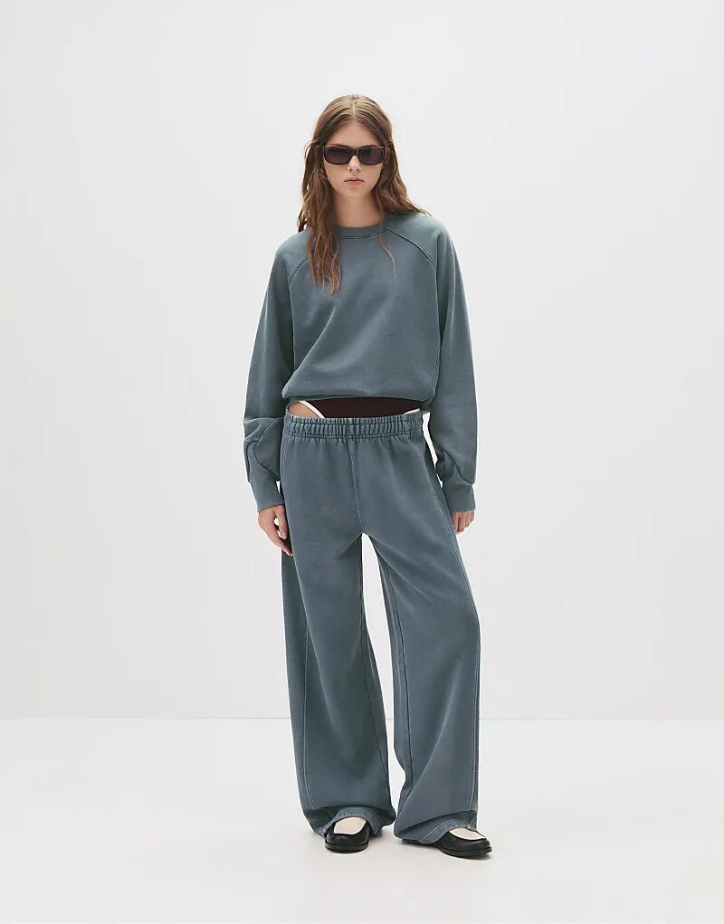 Широкие спортивные брюки Pull&Bear сероватого цвета
Широкие спортивные брюки Pull&Bear сероватого цвета